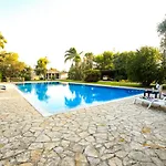 Con Parco E Piscina Villa *