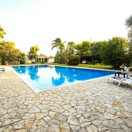 Con Parco E Piscina Vila *