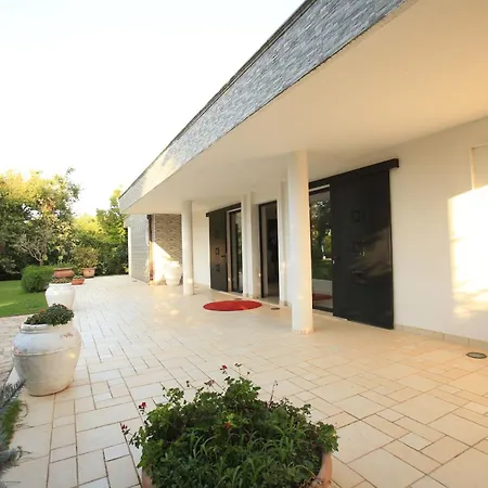 Con Parco E Piscina *