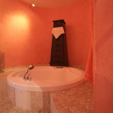 Con Parco E Piscina San Michele Salentino