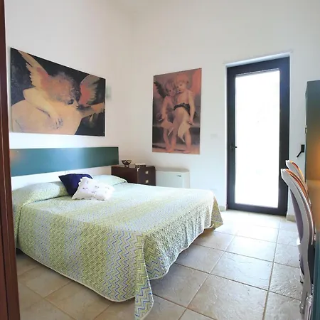 Vila Con Parco E Piscina