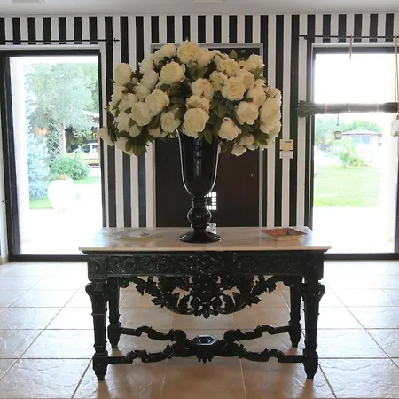 Con Parco E Piscina *