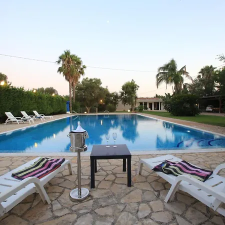 Con Parco E Piscina San Michele Salentino