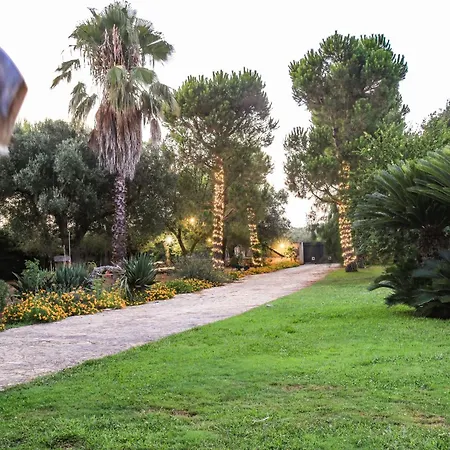 Con Parco E Piscina * San Michele Salentino