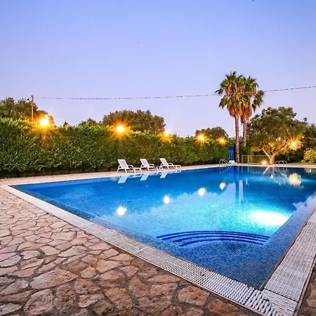 Con Parco E Piscina
