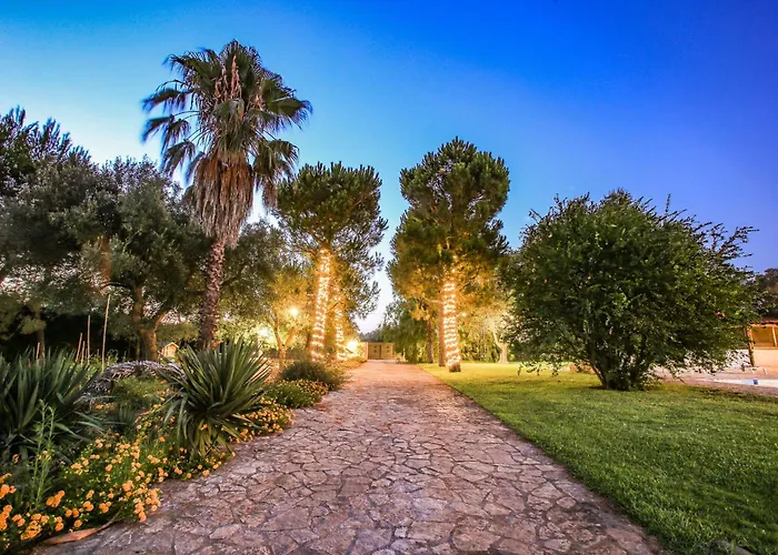 Con Parco E Piscina Villa